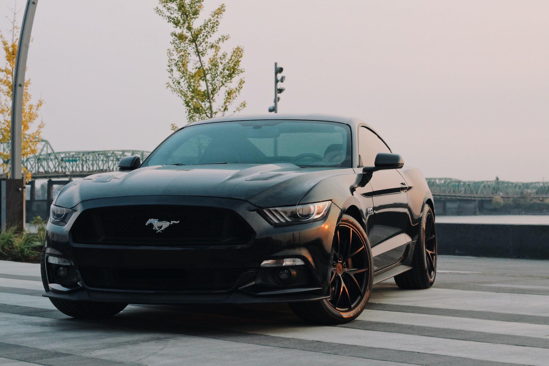 Iconische Ford Mustang als verzamelobject met klassieke lijnen en historische betekenis voor autoliefhebbers