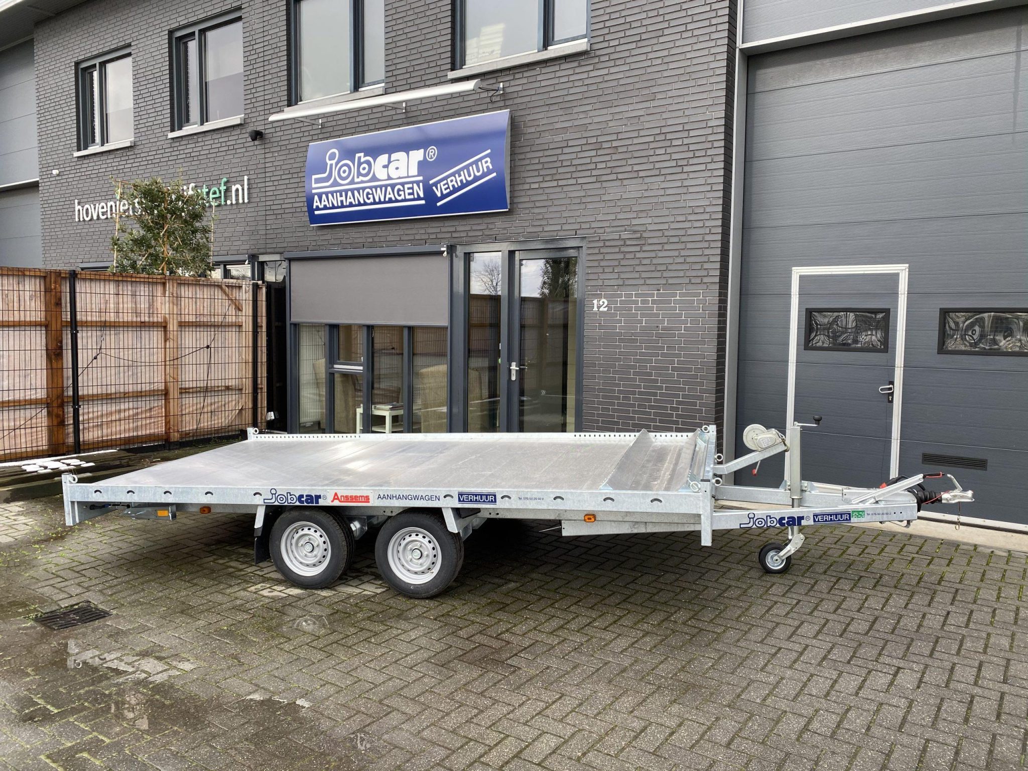 Professionele autotransporter aanhanger huren in Etten-Leur bij JobCar voor veilig en betrouwbaar vervoer
