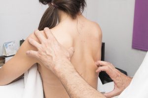 Home Chiropractie in Malden: handmatige behandeling voor rugpijn en musculoskeletale klachten met focus op natuurlijke genezing