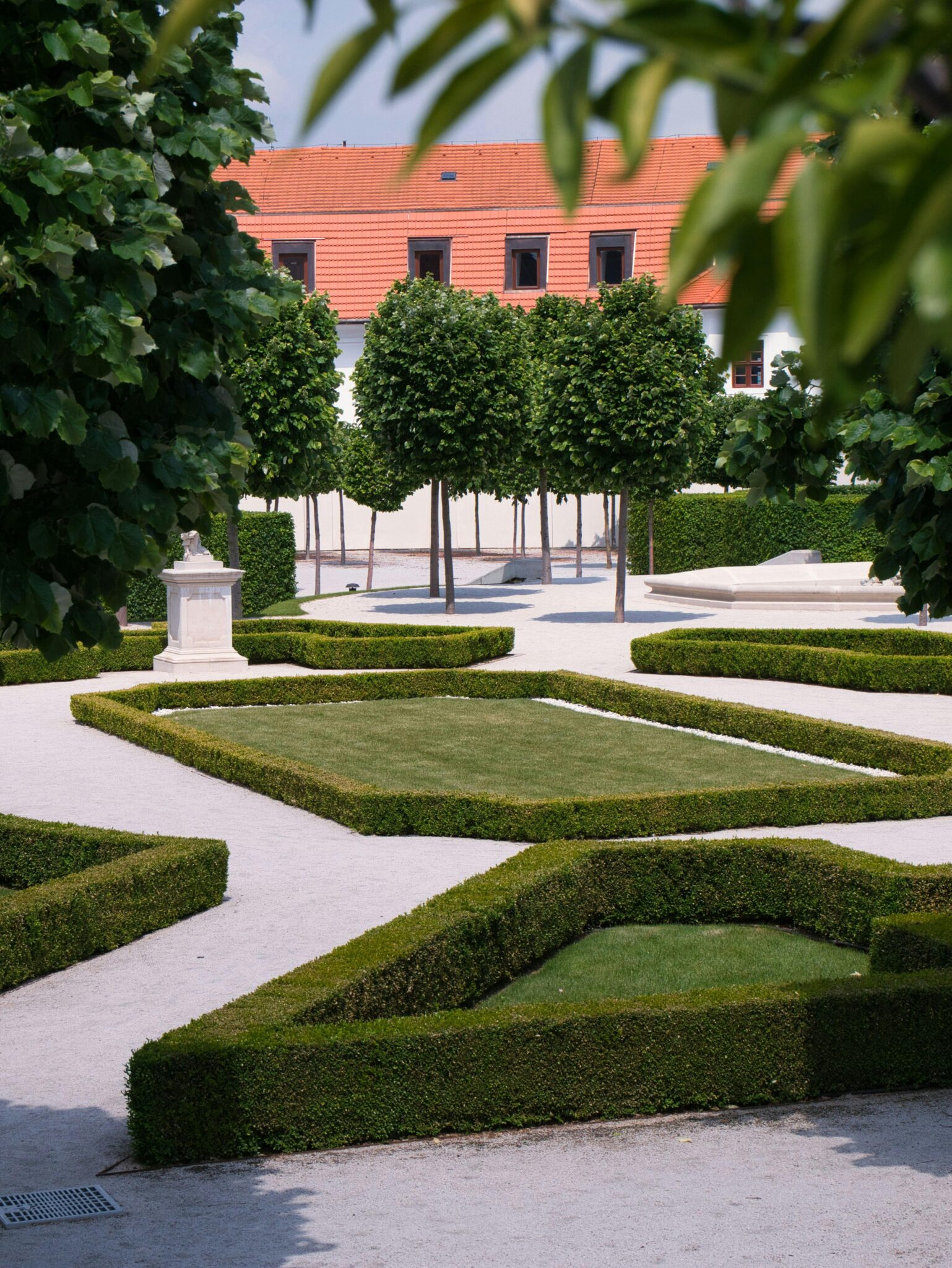 Professioneel ontwerp van een tuin laten aanleggen met goed doordacht tuinplan en duurzame materialen